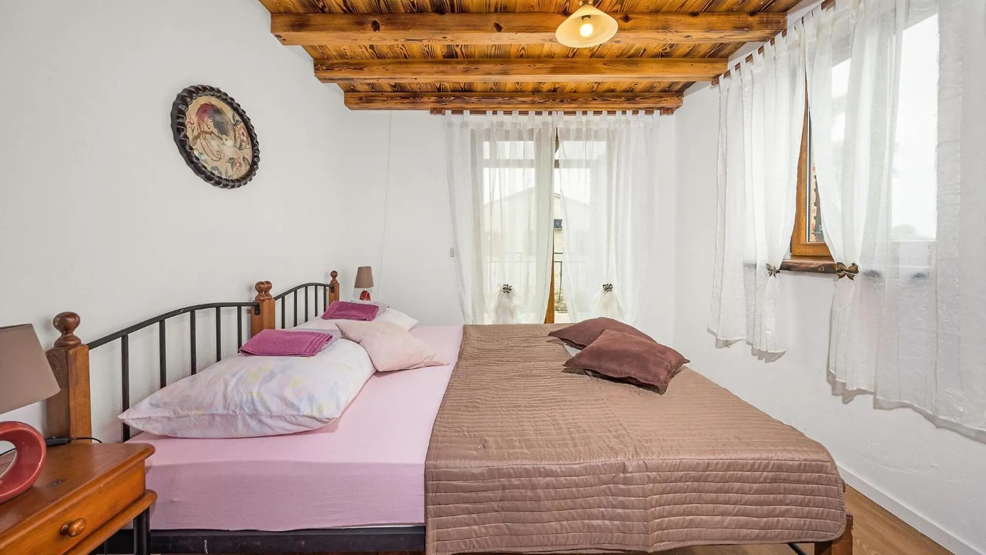 Gorgeous Home In Cabrunici With Wifi 0*,